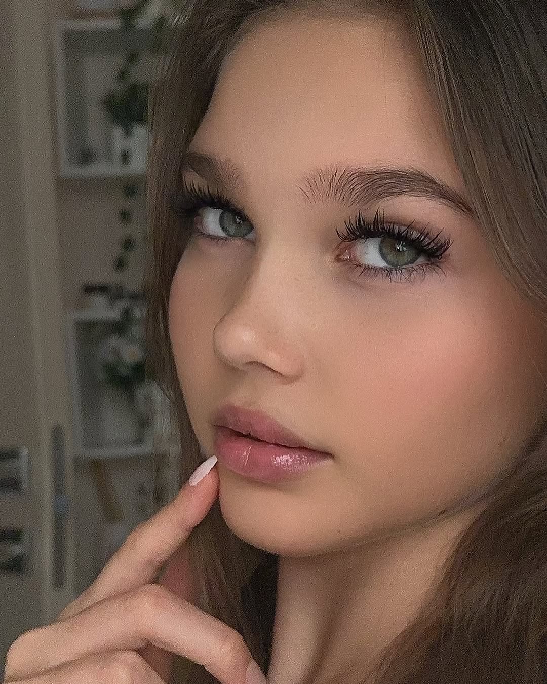 külot va paypoq kiygan joja